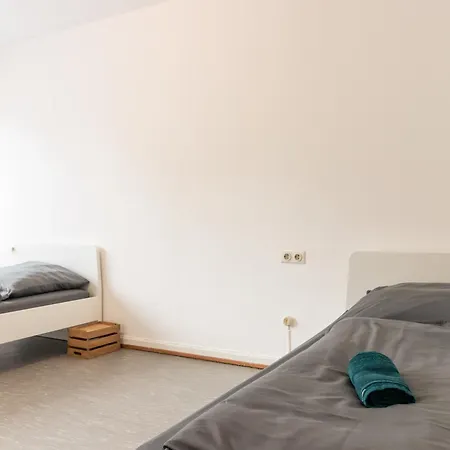 Monteurapartment I 6 Betten I Kueche I Waschmaschine I Balkon I Garten Apartment Darmstadt