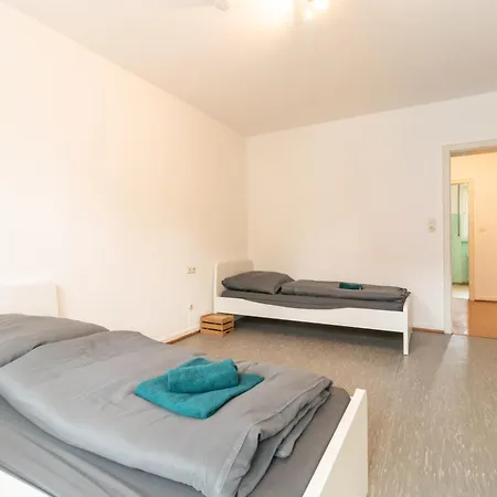 Apartment Monteurapartment I 6 Betten I Kueche I Waschmaschine I Balkon I Garten