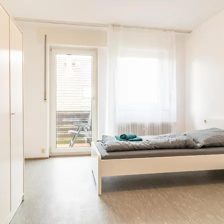 Monteurapartment I 6 Betten I Kueche I Waschmaschine I Balkon I Garten *