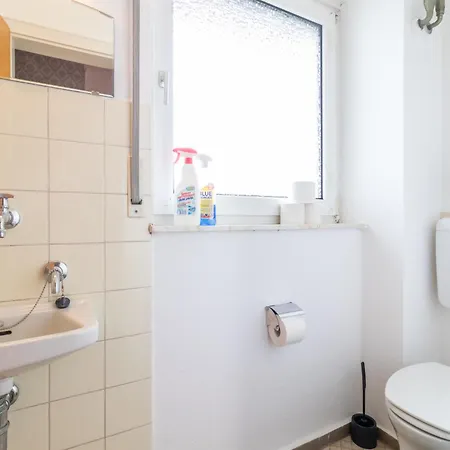Monteurapartment I 6 Betten I Kueche I Waschmaschine I Balkon I Garten *