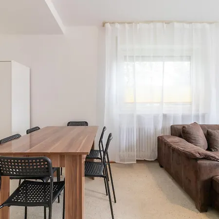 Monteurapartment I 6 Betten I Kueche I Waschmaschine I Balkon I Garten Apartment *